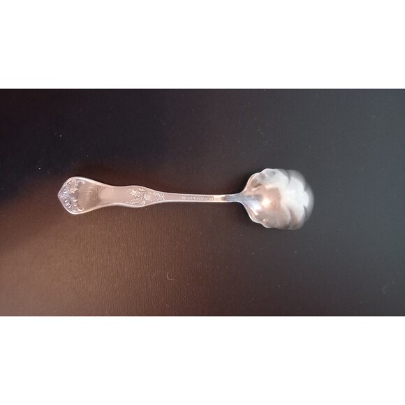 W.M. Rogers & Sons Scalloped Table Spoon - SIlver Plated- 6 Inches - Picture 5 of 7